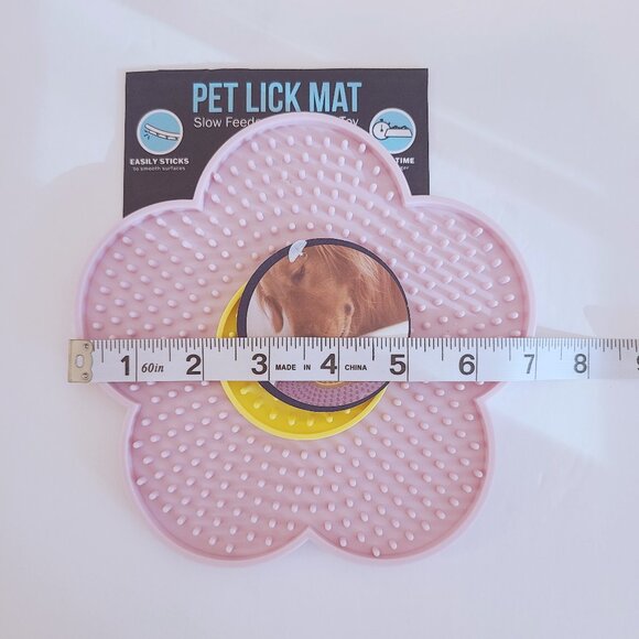 Flower Shaped Pet Lick Mat - Picture 4 of 4